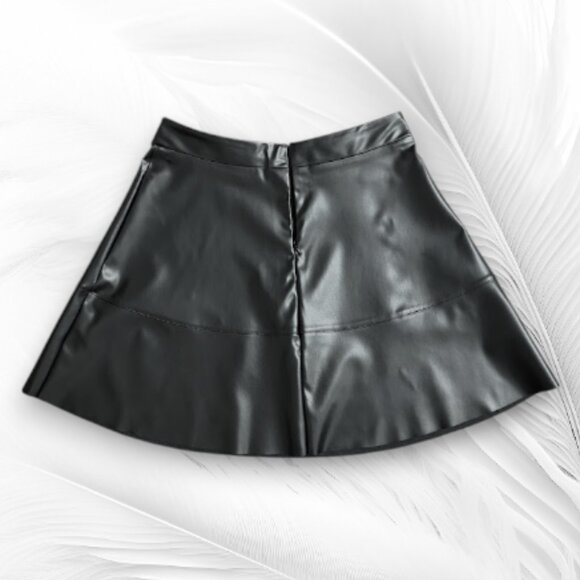 Black Faux Leather Flared Mini Skirt With Back Zipper - Picture 4 of 7